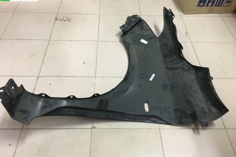 THÂN DÈ TRƯỚC TRÁI NISSAN SUNNY 2011-2012